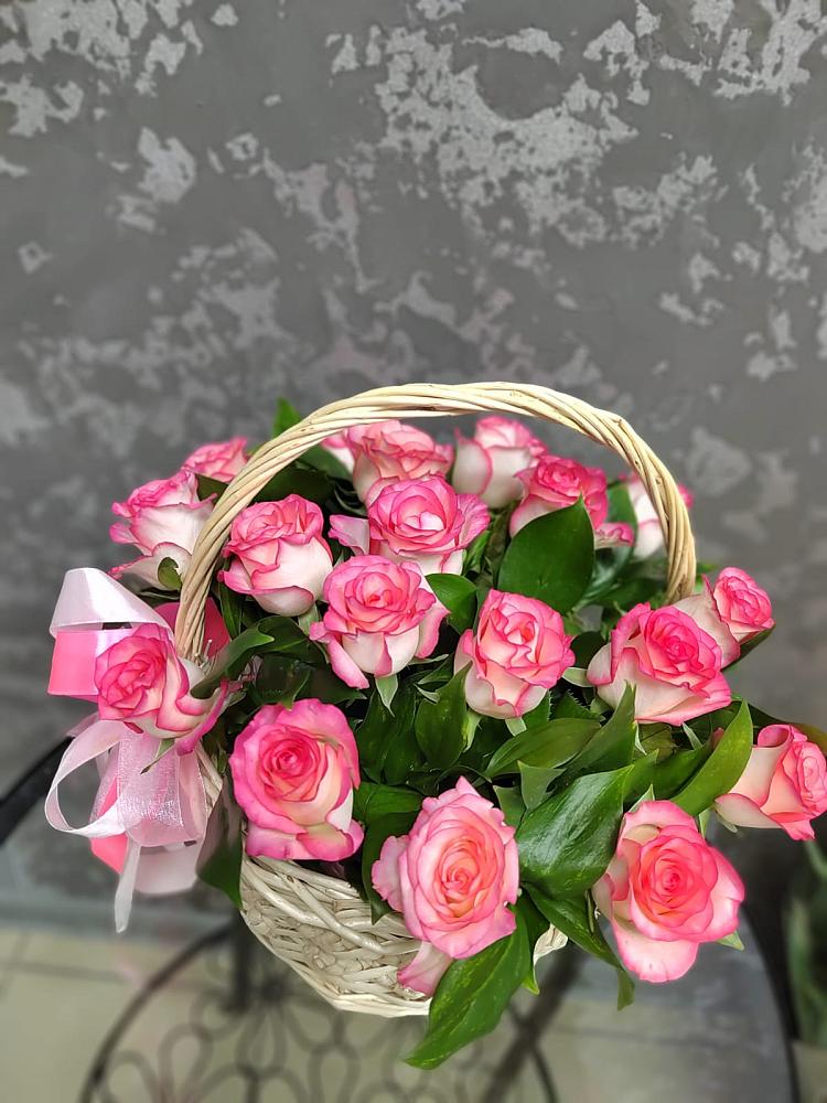 Цветочная композиция из Розы в корзине в Старая Станица