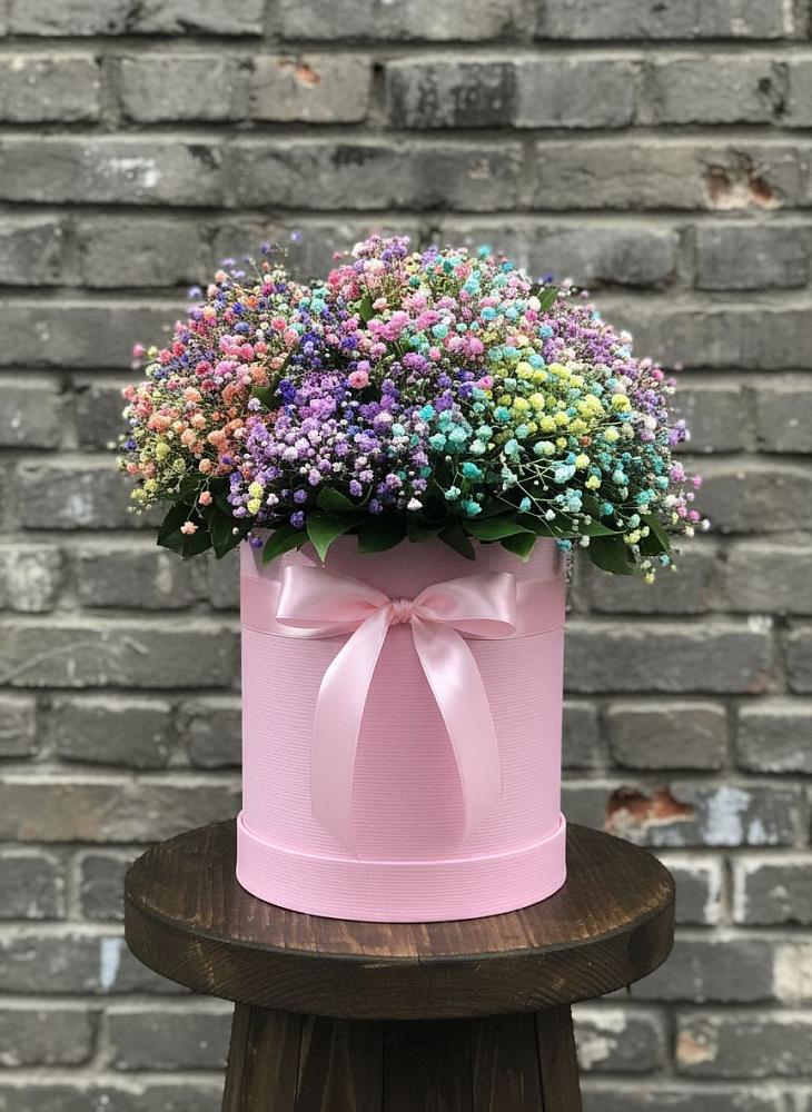 Цветочная композиция из Гипсофила и Розы в шляпной коробке в Старая Станица