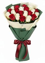 Букет Микс из красных и белых роз в Старая Станица