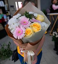 Букет цветов из:  Герберы, Розы и Хризантемы в Старая Станица