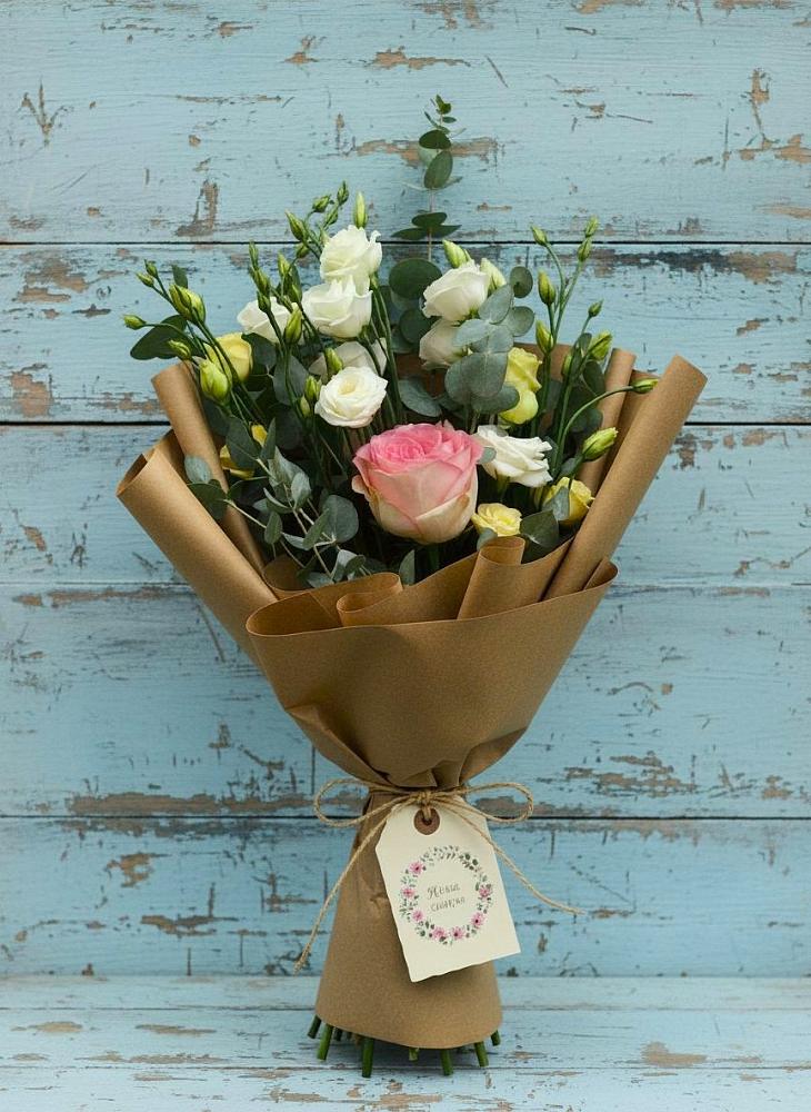 Букет цветов из: Розы и Лизиантусы в Старая Станица