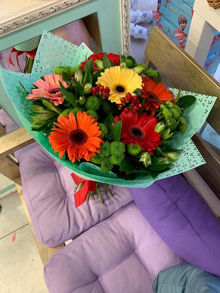 Букет цветов из: Герберы, Хризантемы и Альстромерии в Старая Станица