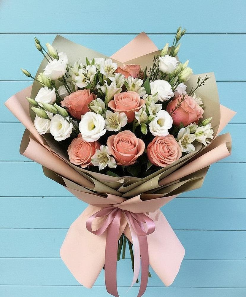 Букет цветов из: Розы, Альстромерии и Лизиантусы в Старая Станица