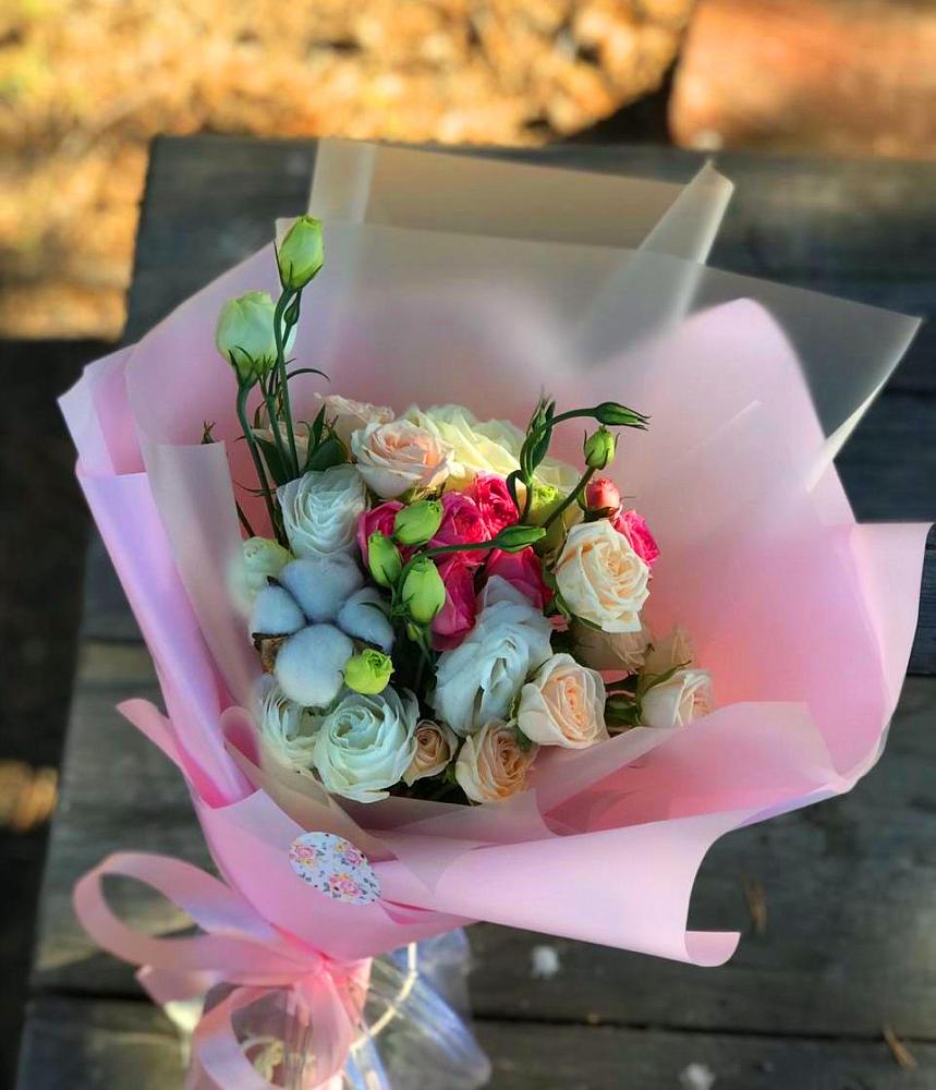 Букет цветов из: Розы и Лизиантусы в Старая Станица