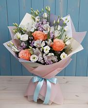 Букет цветов из:  Лизиантусы, Розы, Альстромерии и Гипсофила в Старая Станица