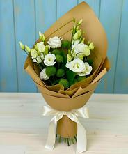 Букет цветов из:  Хризантемы и Лизиантусы в Старая Станица