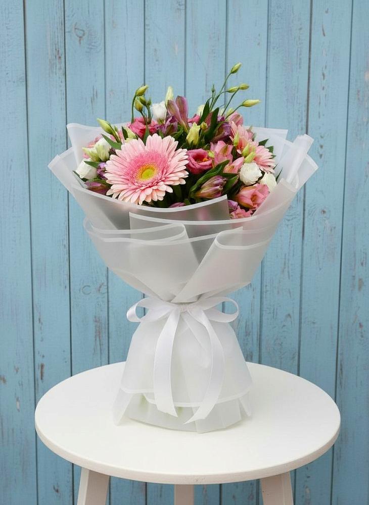 Букет цветов из: Герберы, Альстромерии и Лизиантусы в Старая Станица