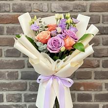 Букет цветов из:  Лизиантусы и Розы в Старая Станица