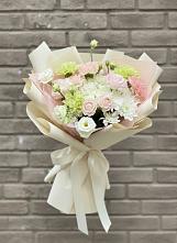 Букет цветов из:  Гвоздики, Розы, Лизиантусы и Хризантемы в Старая Станица