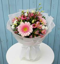 Букет цветов из:  Герберы, Альстромерии и Лизиантусы в Старая Станица