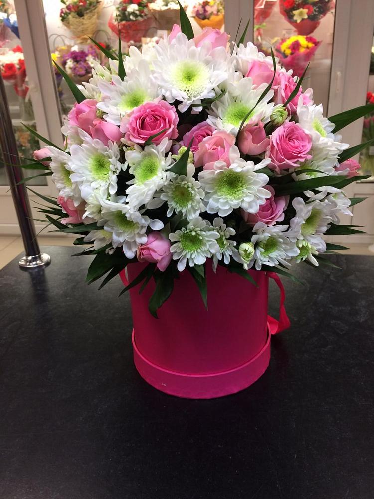 Цветочная композиция из Розы и Хризантемы в шляпной коробке в Старая Станица