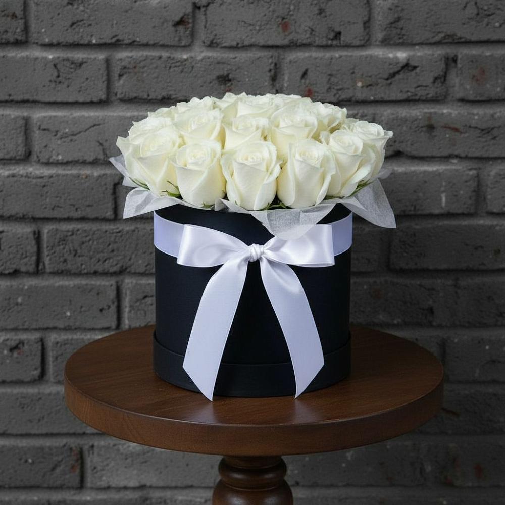 Цветочная композиция из Розы в шляпной коробке в Старая Станица