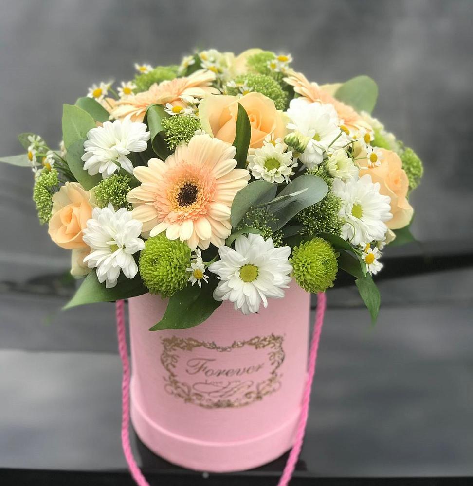 Цветочная композиция из Розы, Герберы и Хризантемы в шляпной коробке в Старая Станица