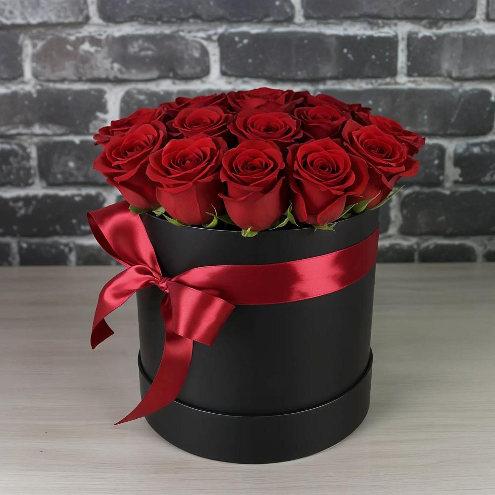 Цветочная композиция из Розы в шляпной коробке в Старая Станица