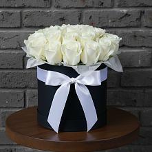 Цветочная композиция из Розы в шляпной коробке в Старая Станица