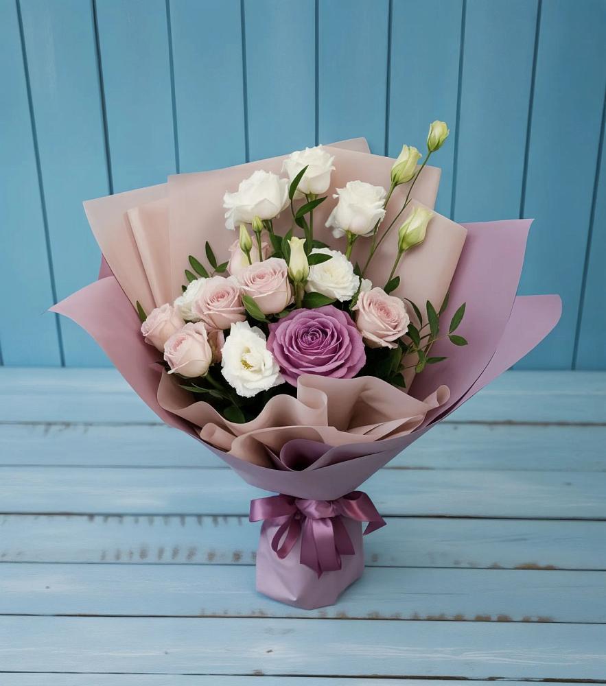 Букет цветов из: Розы и Лизиантусы в Старая Станица